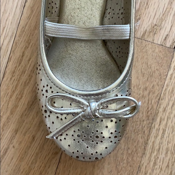 Toddler girls gold flat, sz 9 - Picture 4 of 4